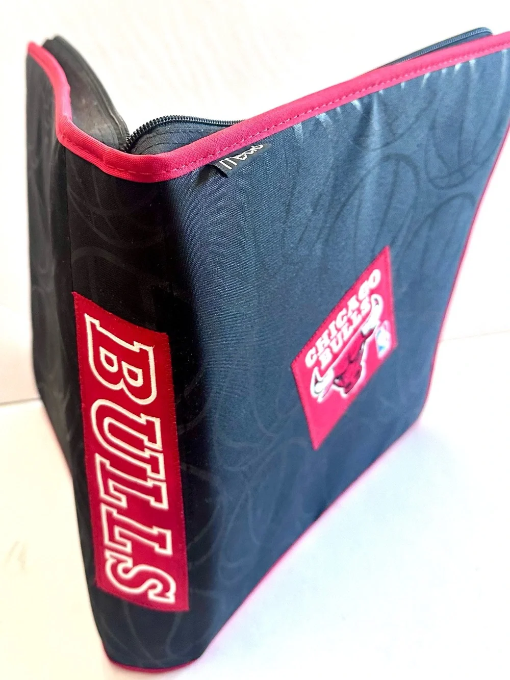 Vintage Chicago Bulls Zippered Binder Cover in Black and Red - NBA